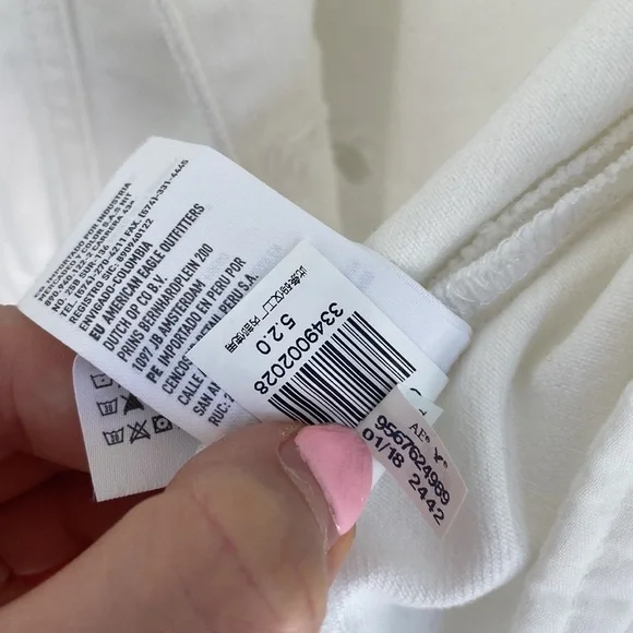 NWT American Eagle Outfitters | White Distressed Denim Jacket | Perfect Conditio - Picture 8 of 10